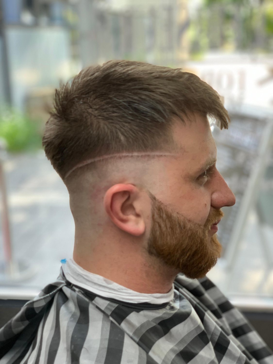 Haarschnitt mit Bartkontur